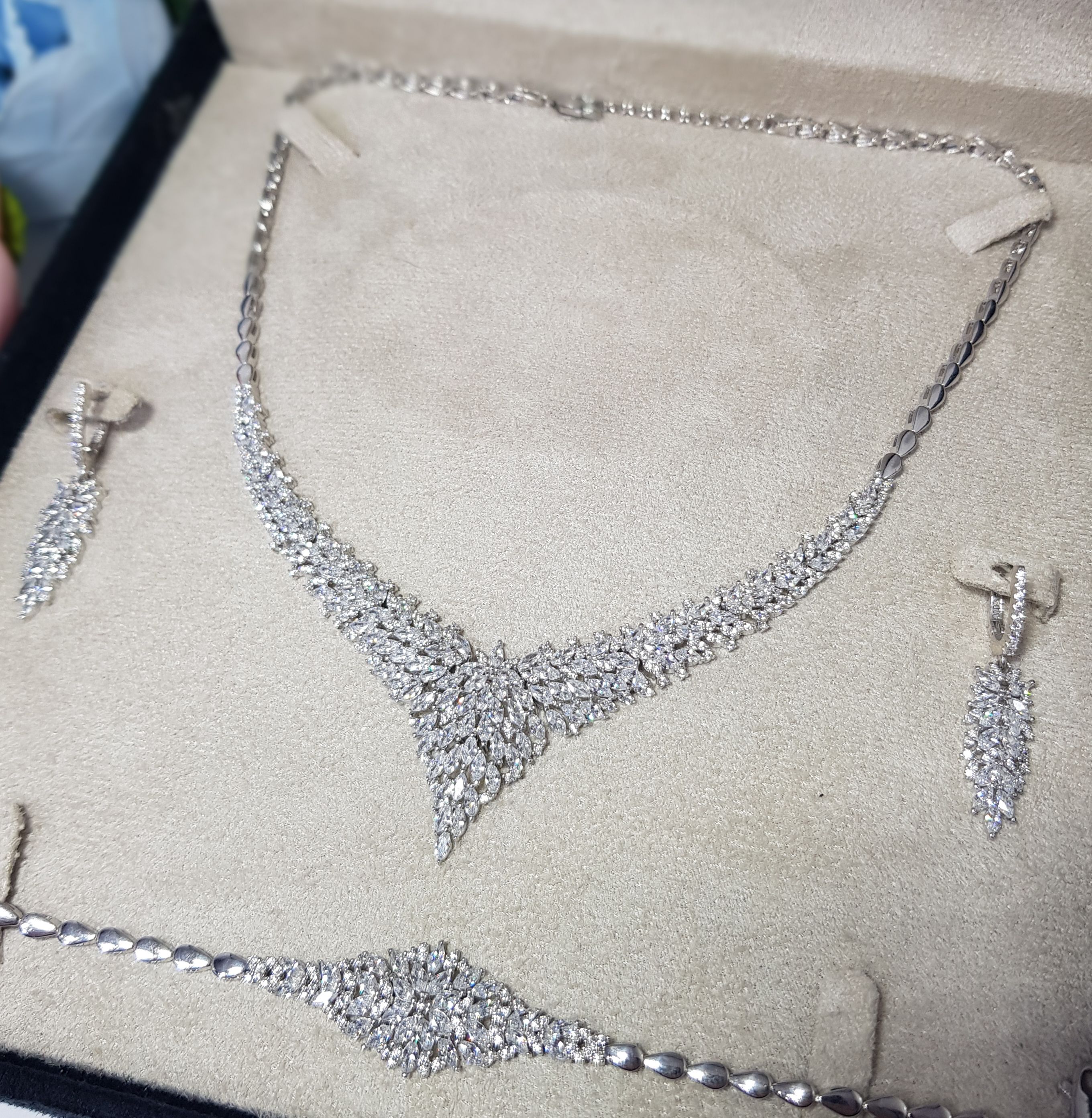 سرویس نقره جواهری زنانه مجلسی مدل At07