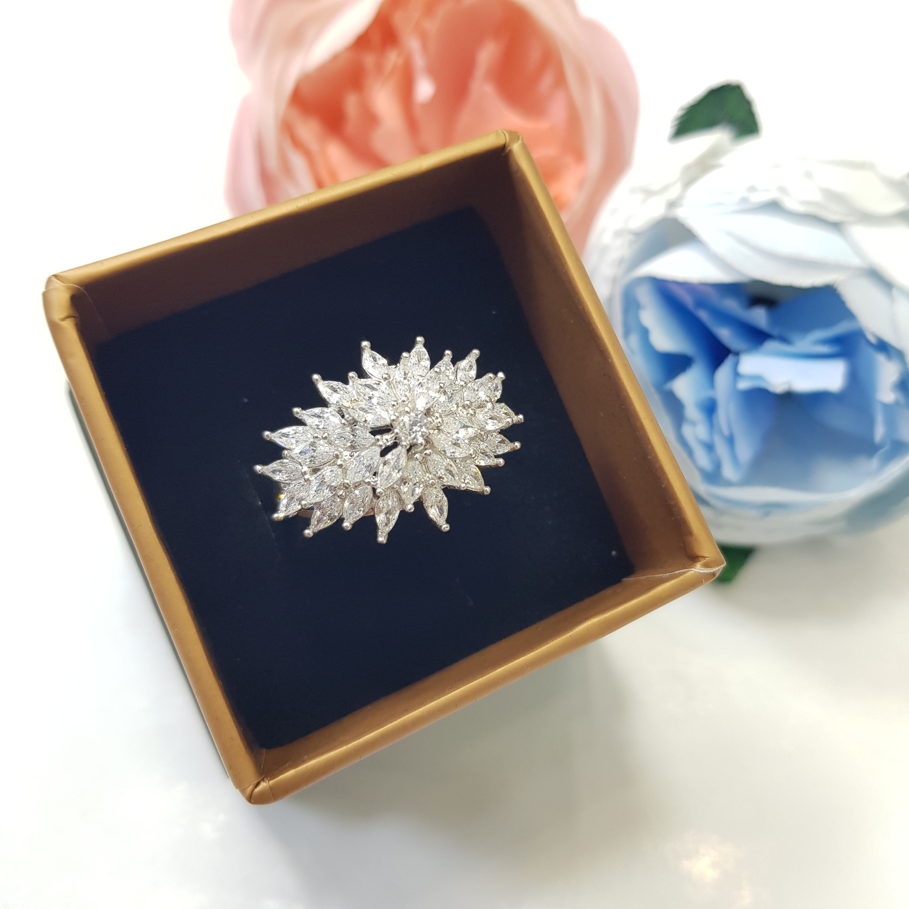 انگشتر نقره زنانه جواهری مجلسی مدل SA09