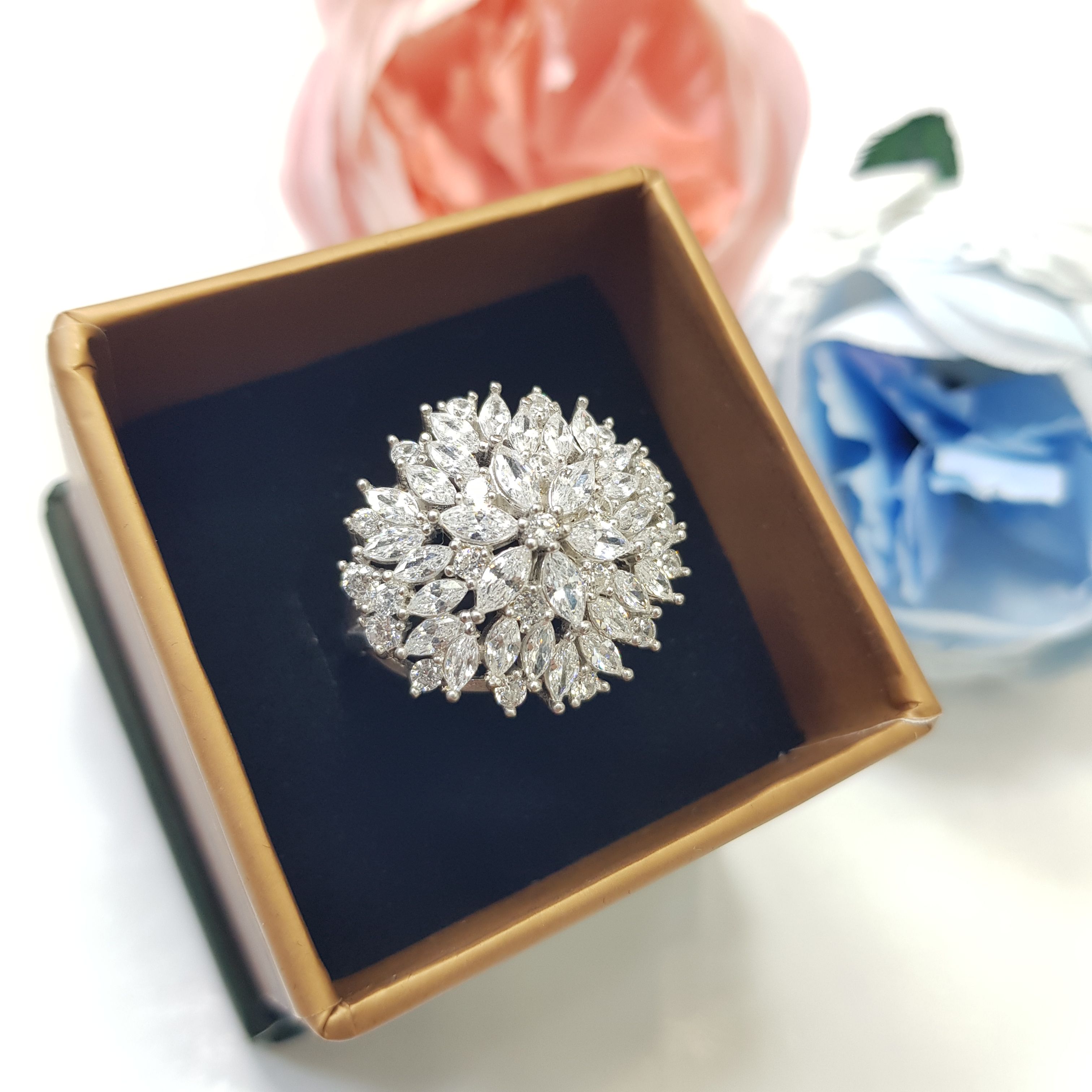 انگشتر نقره زنانه جواهری مجلسی مدل SA10