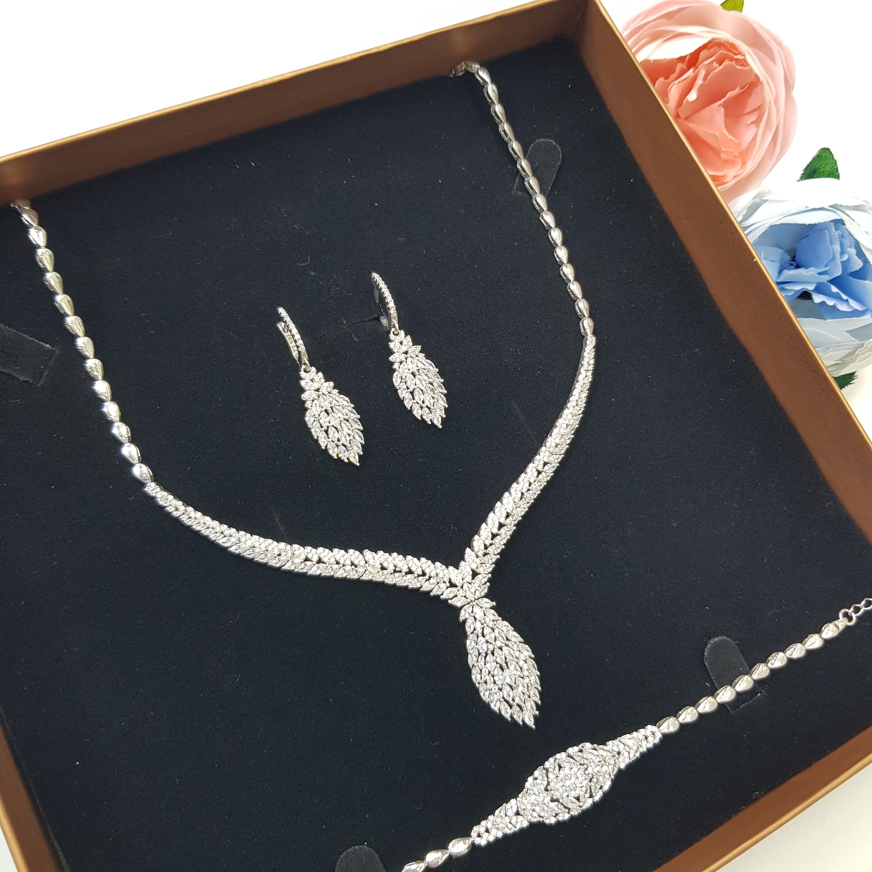 سرویس نقره جواهری زنانه مجلسی مدل At15