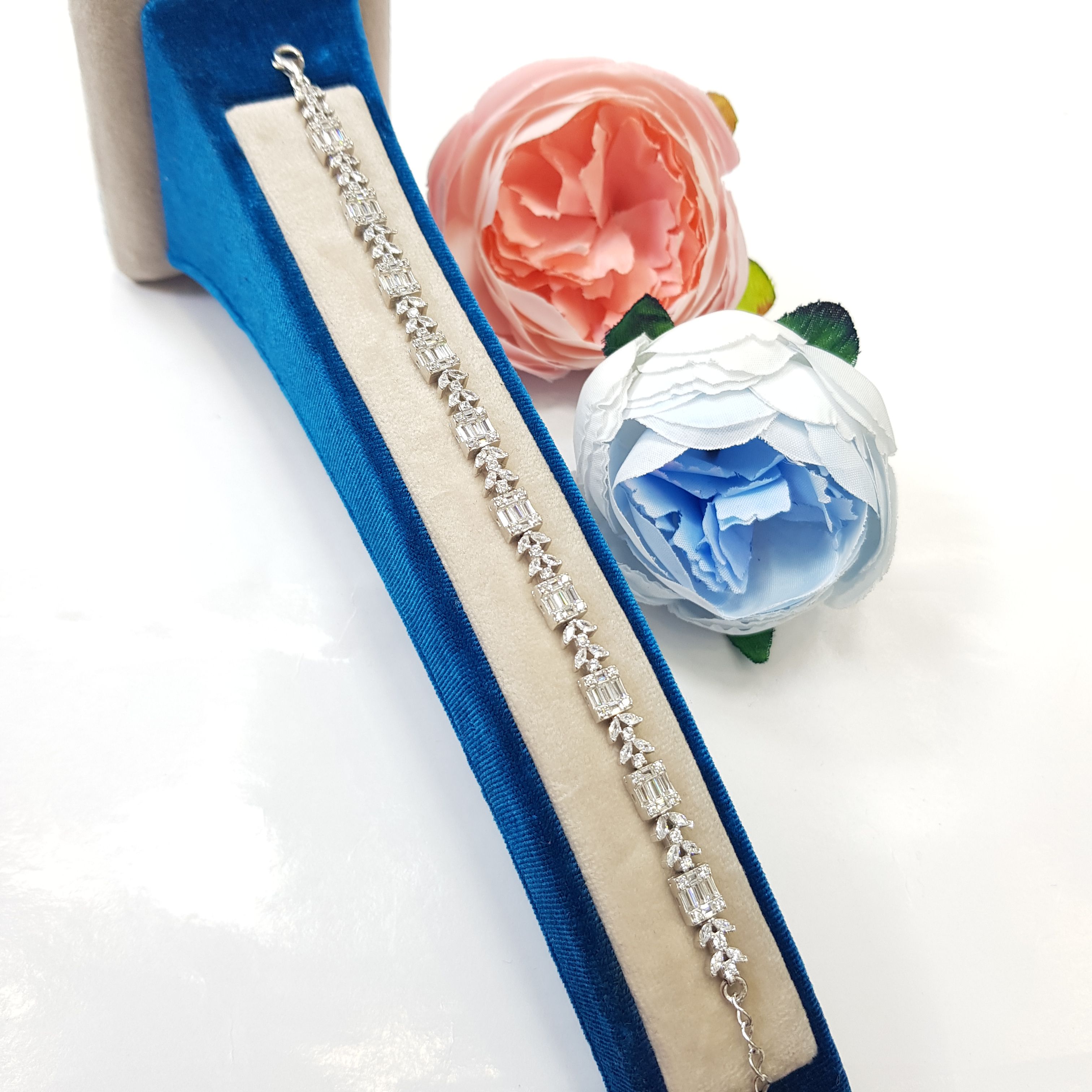 دستبند نقره زنانه جواهری مجلسی مدل SA76